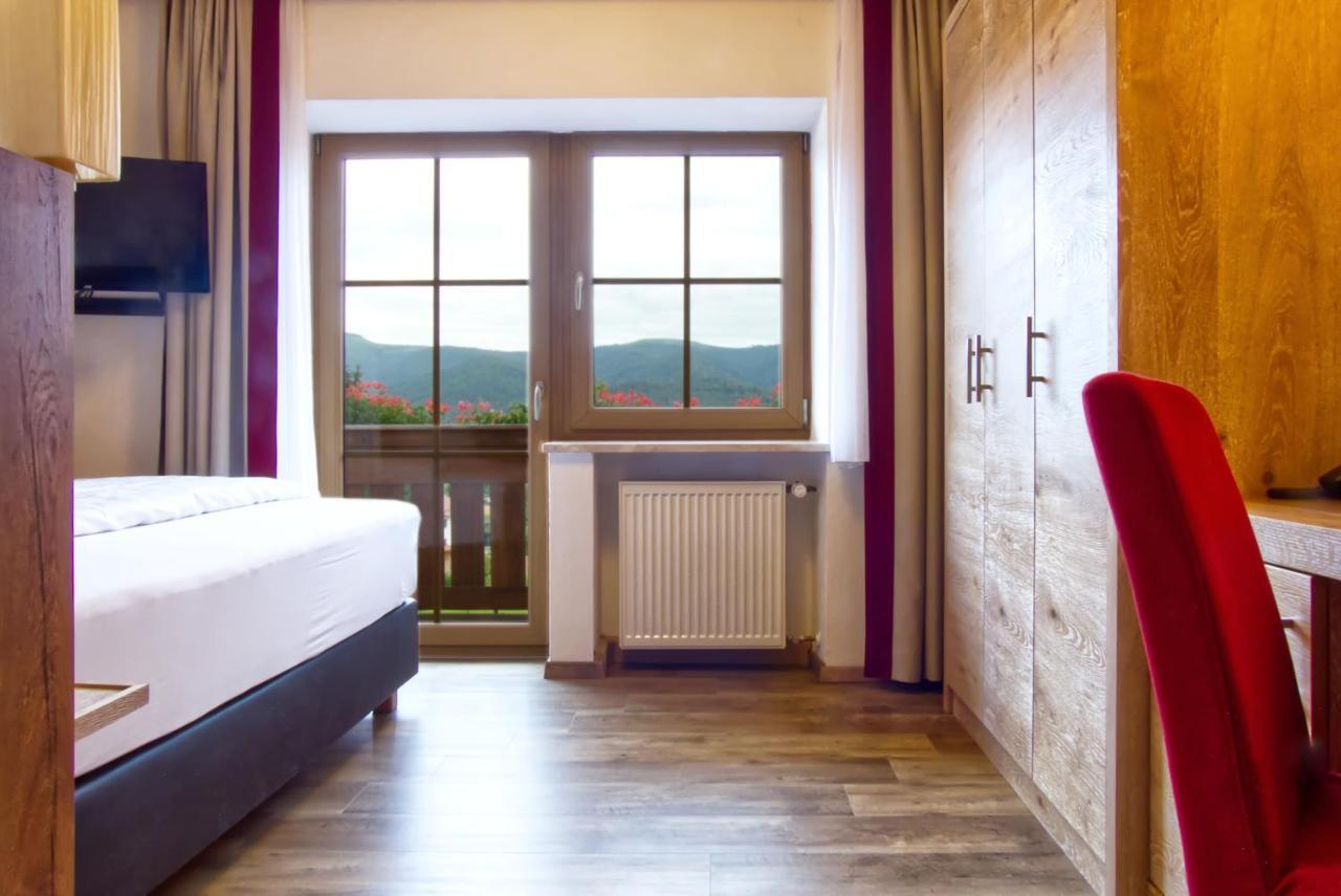 Garnihotel Zur Linde - Bayerischer Wald - Aktivcard Mit 154 Kostenfreien Leistungen - Kostenloser Parkplatz Лоберг Екстер'єр фото